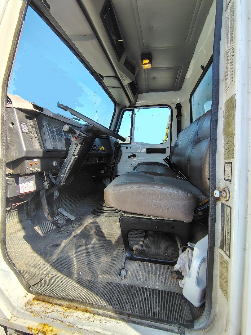 1999 INTERNATIONAL 4700 Low Profile T444E - Image 29